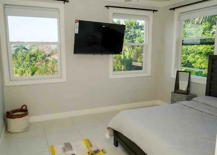 Breezy Cove In Apartment Montego Bay